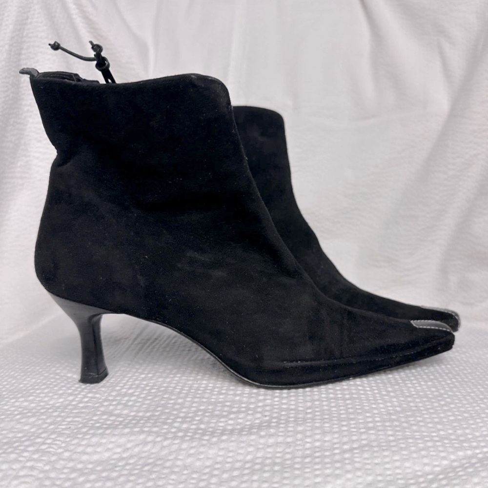 Donald J Pliner suede leather booty black 5.5 M